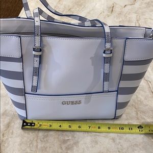 Guess tote